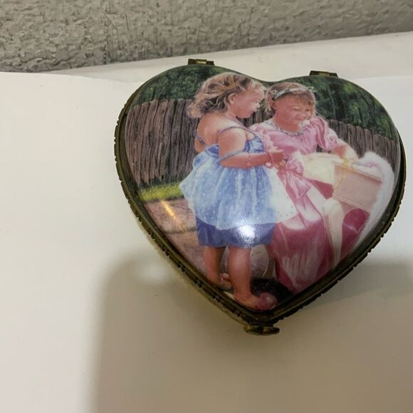 Rollie Brandt Licensed by Wild Wing Trinket, Heart Box with 2 Girls Design.G20 - Picture 1 of 9